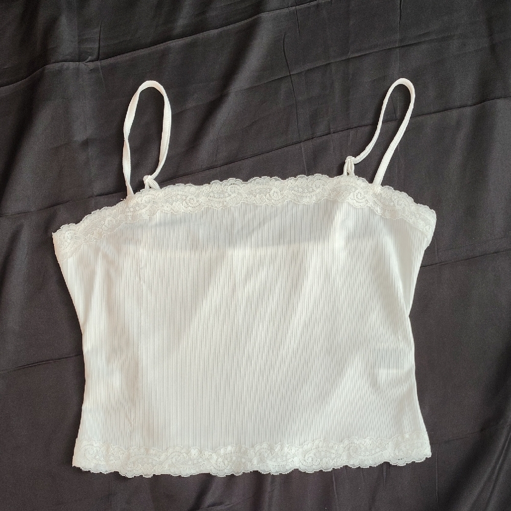 SHEIN White Cropped Ribbed Cami with Lace Trim